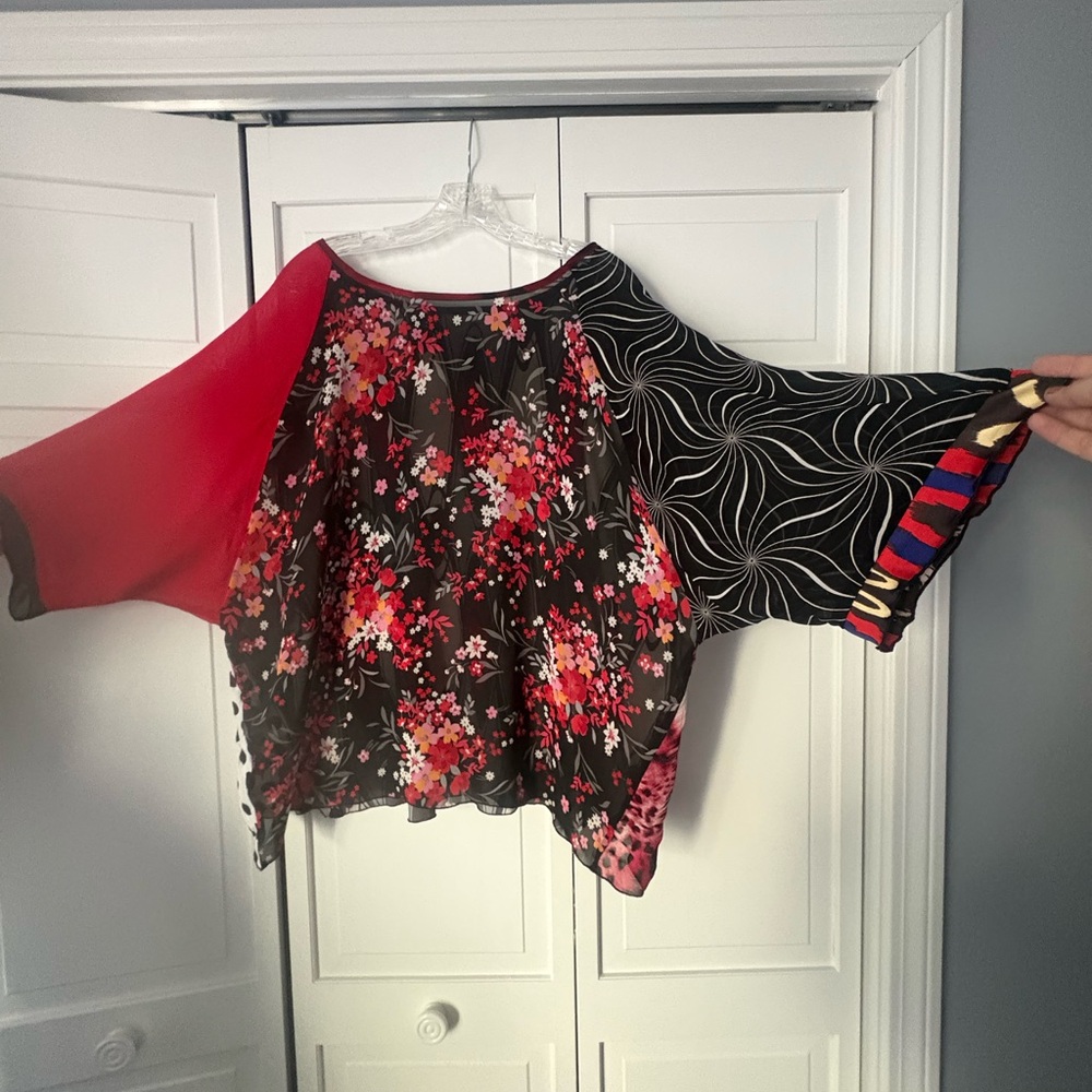 PLUS SIZED CAROL TURNER COLLECTION  Floral and Abstract Women's  "SIlk"  blouse